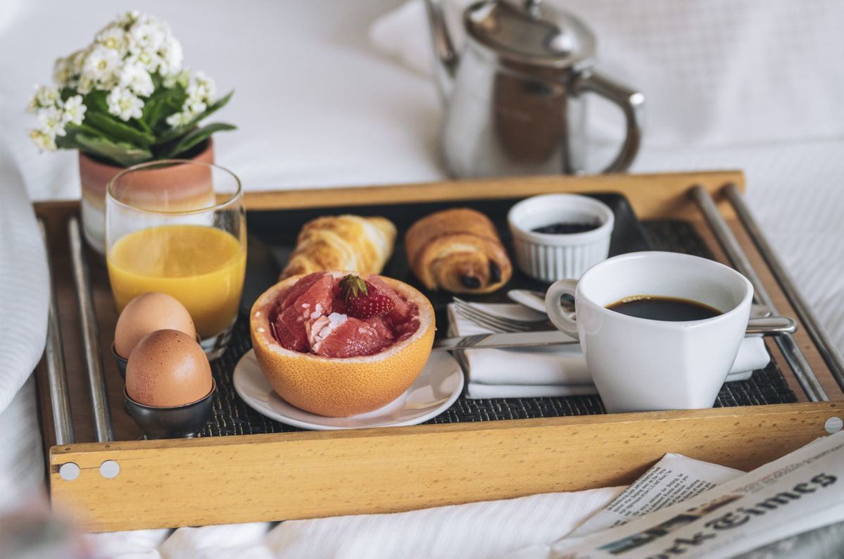 Plateau petit-déjeuner room service Hotel Les Peupliers